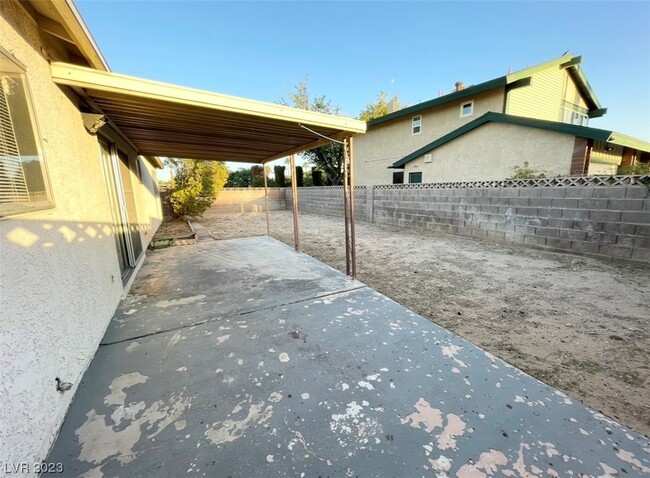 Building Photo - 6225 Vista Verde N