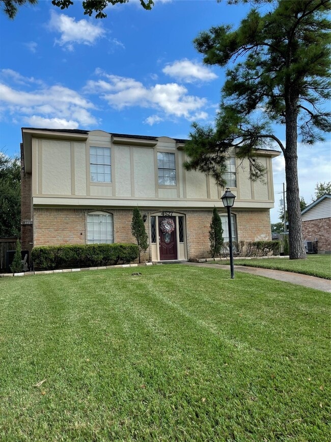 Building Photo - 4527 Geneva Dr
