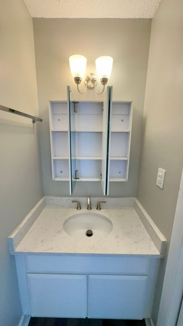 Building Photo - Newly Renovated Condo Located In Highly Desirable Area Of Forest Acres!