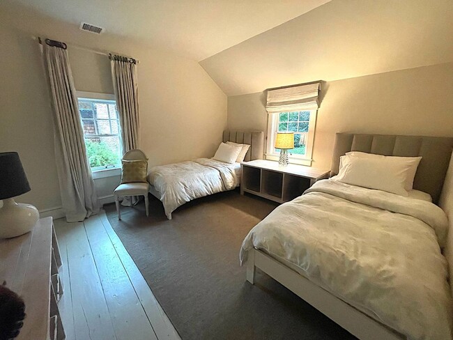 Building Photo - 62 Abrahams Landing Rd