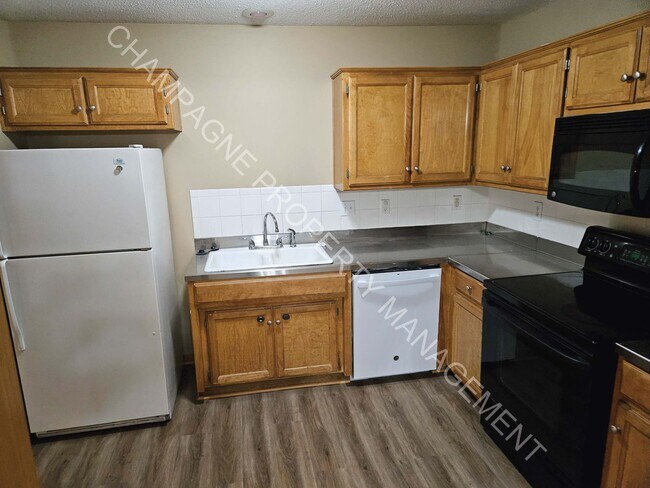 Building Photo - 6524/6528 NE 44th St