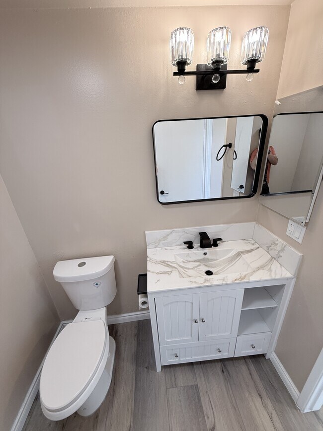 Building Photo - 435 Anacapa Cir