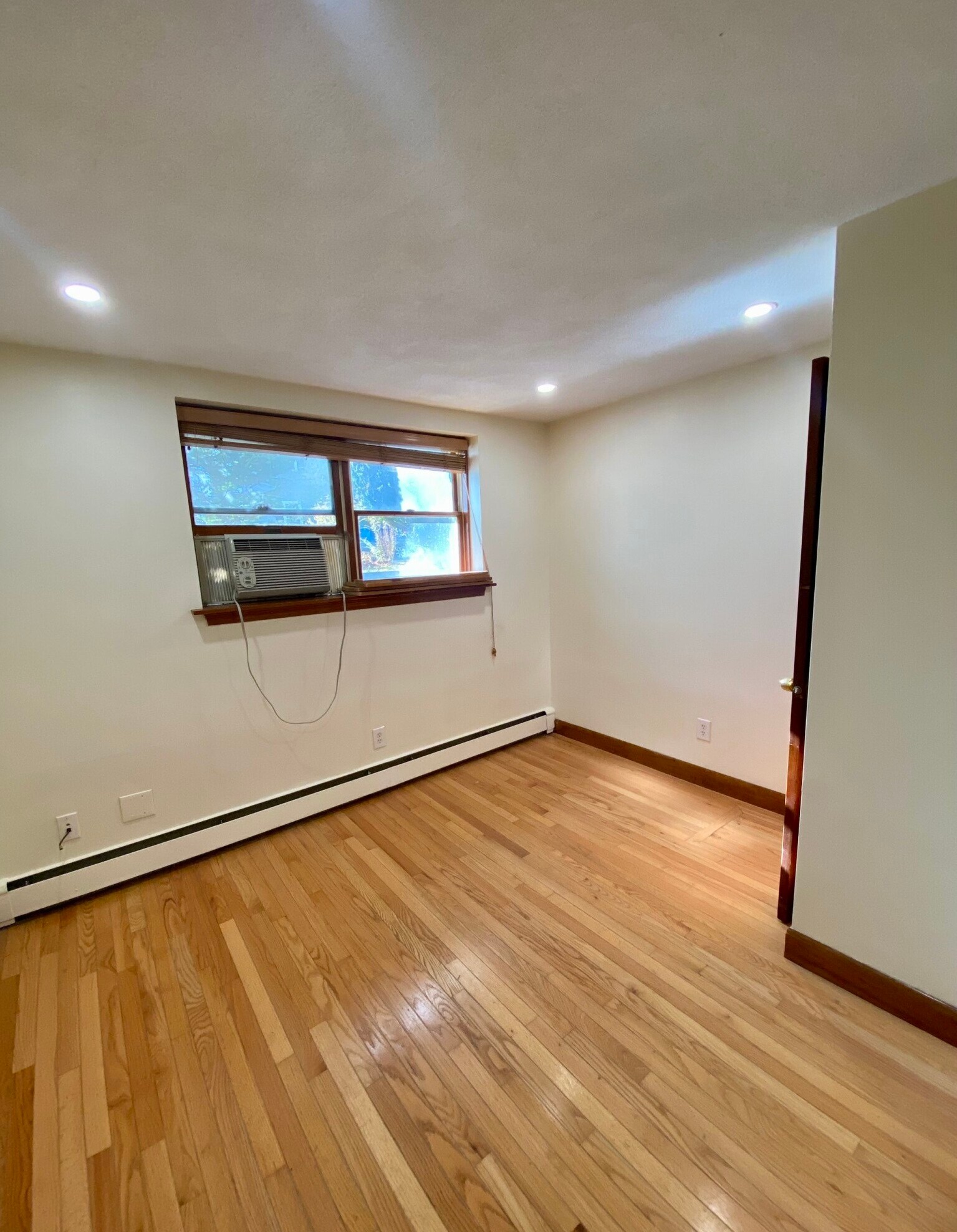 Building Photo - 31 Loomis St