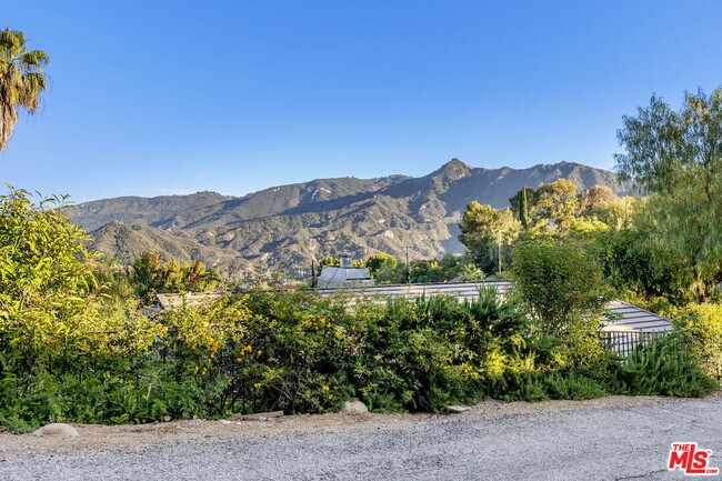 Building Photo - 2716 Halsey Rd