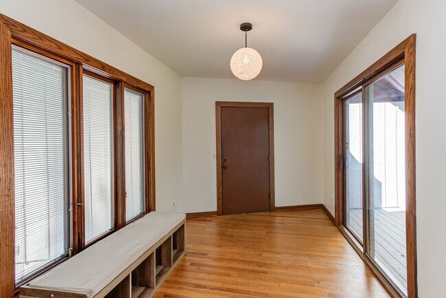 Building Photo - This Home is a Hole in One!