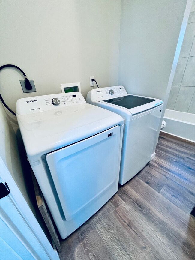 Building Photo - Modern 2BR/2BA with Bonus Room in Germanto...