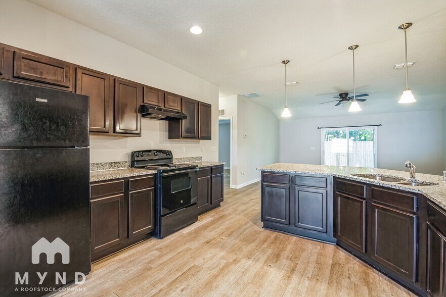 Building Photo - 643 Locust St