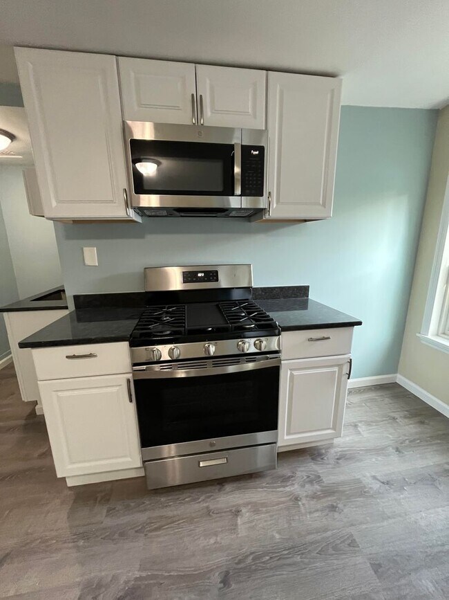 Building Photo - Gorgeous Studio Apartment in Quiet Pittsfield Street