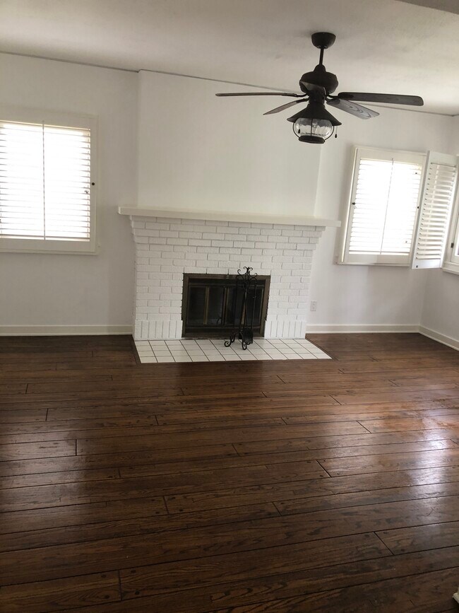 Living Room - 556 Radcliffe Ave
