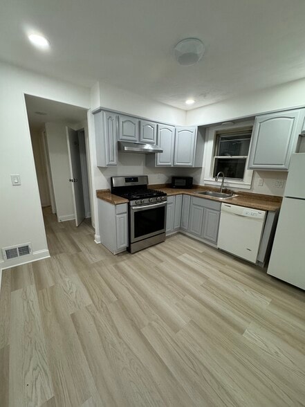 Building Photo - 77 Hibiscus St