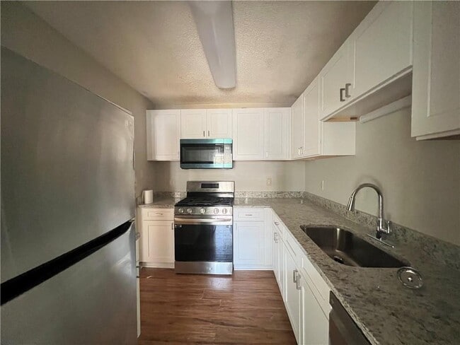 Building Photo - 1145 Country Club Pl