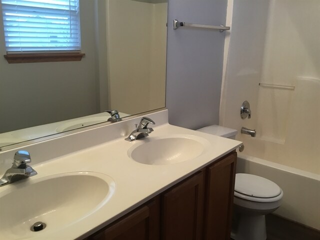 Building Photo - 1907 Arbor Falls Dr