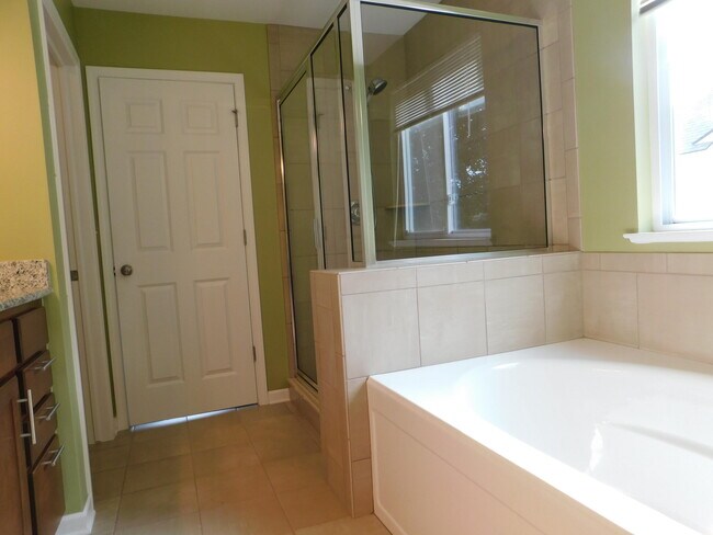Building Photo - 4251 Lilac Ln