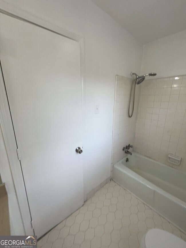Building Photo - 1430 High Meadow Dr