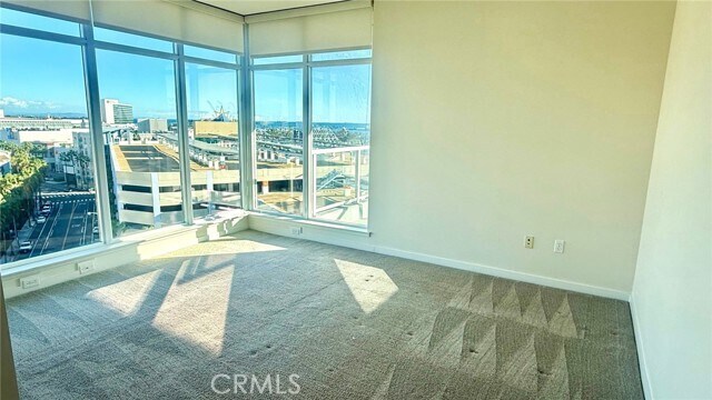 Building Photo - 411 W Seaside Way