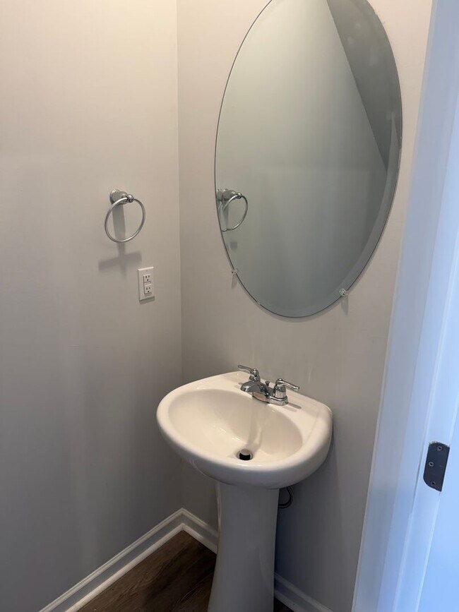 Building Photo - 3 BR/2BA | Newly Renovated Single Family Home | Covered Patio | In Columbia!