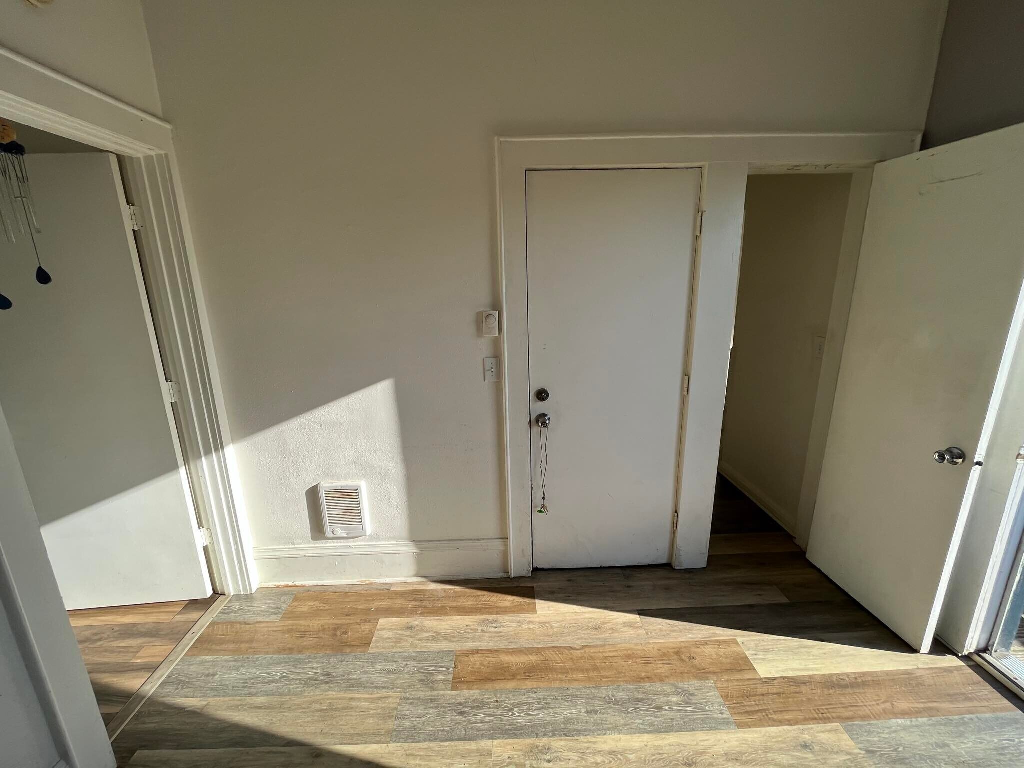 Building Photo - 430 S Holladay Dr