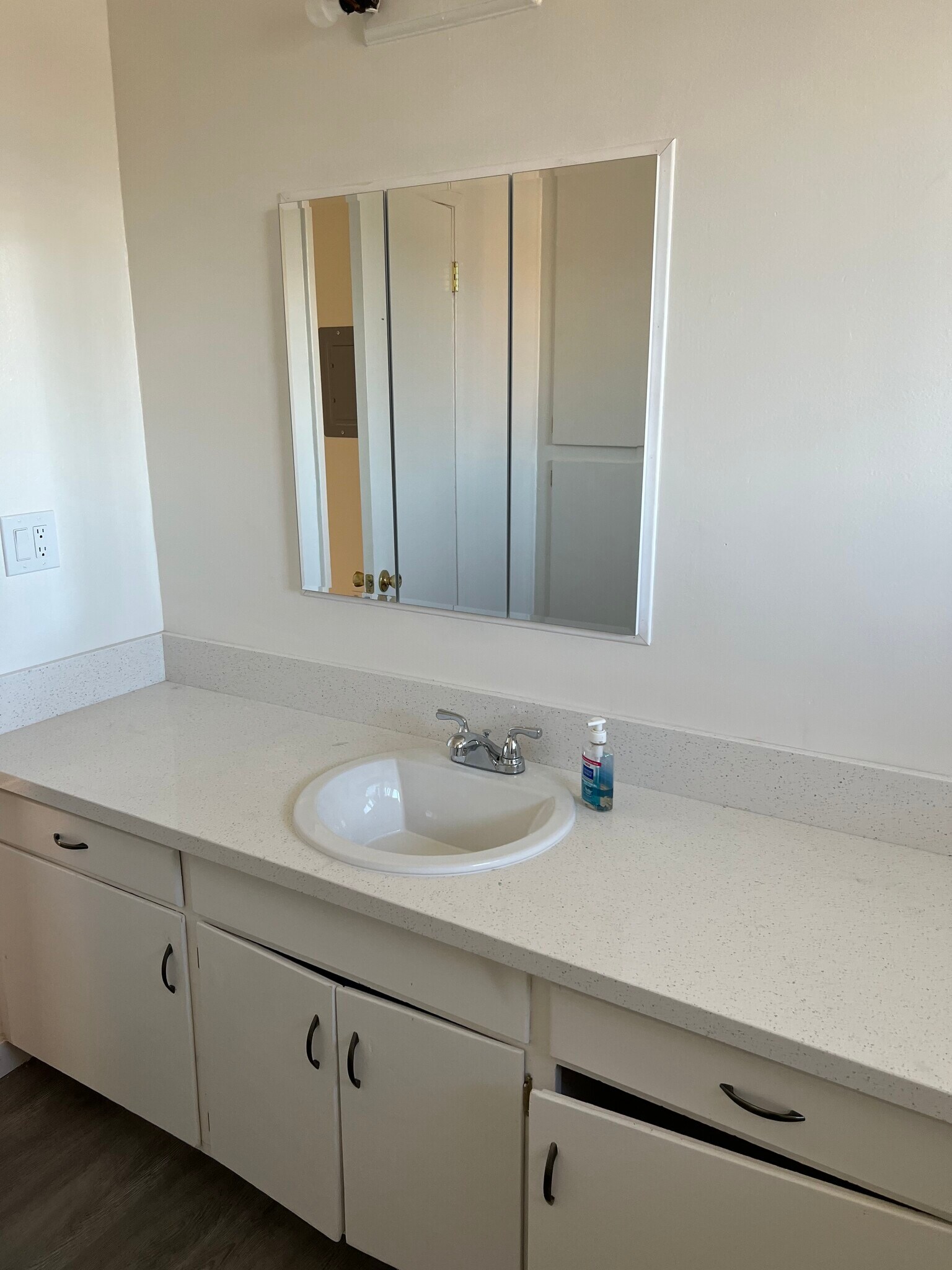 Building Photo - 1057 Western Ave