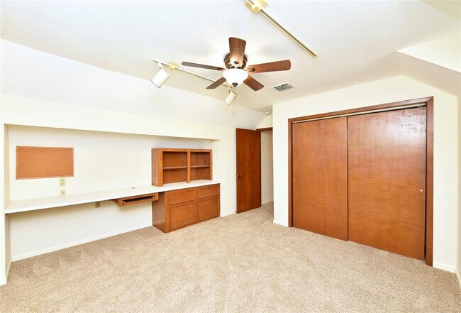 Building Photo - 1811 Laurel Oaks Dr