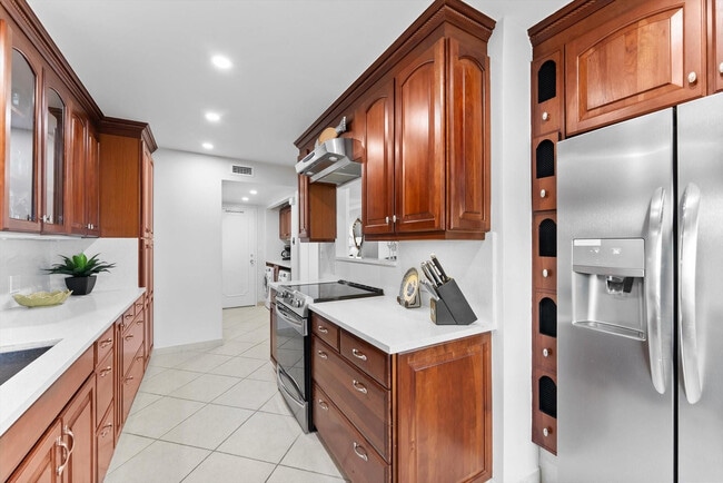 Building Photo - 1200 S Ocean Blvd