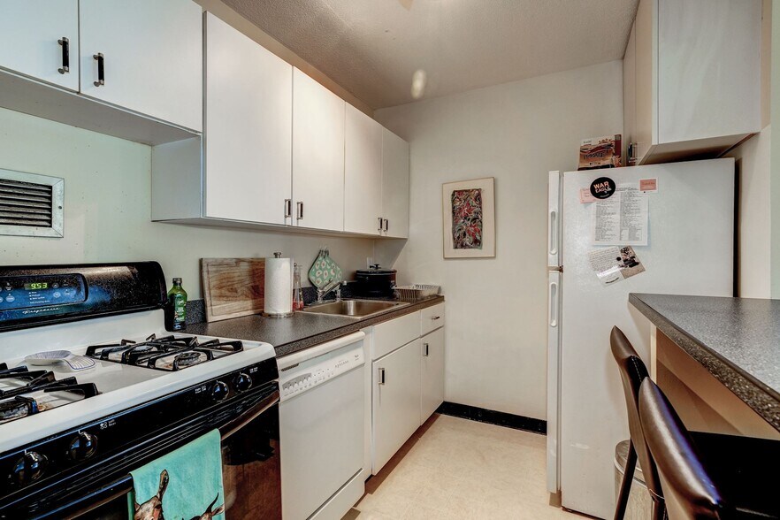 Building Photo - 1301 20th St NW