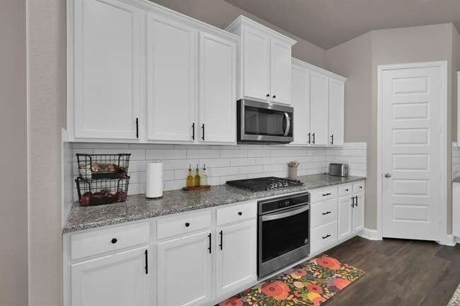 Building Photo - 17052 Easter Lily Dr