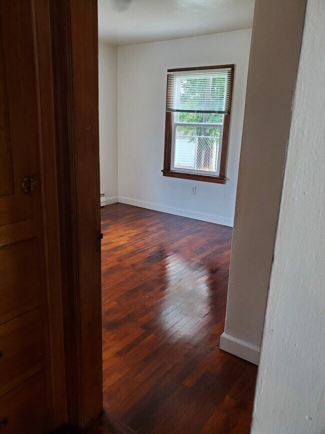 bedroom - 807 St Helens St