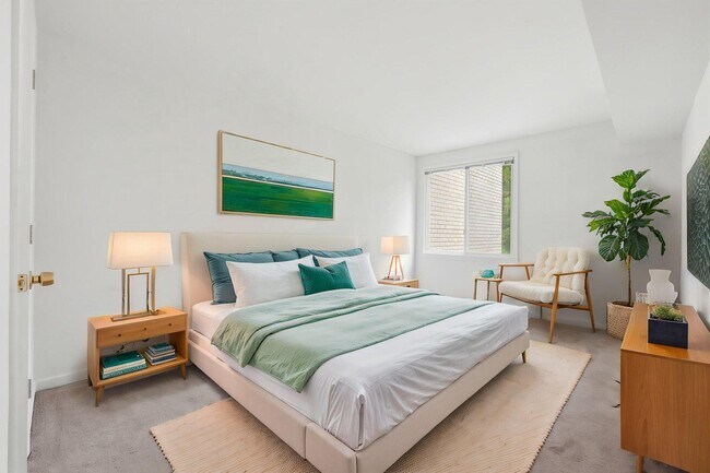 Building Photo - 5578 Burnside Dr