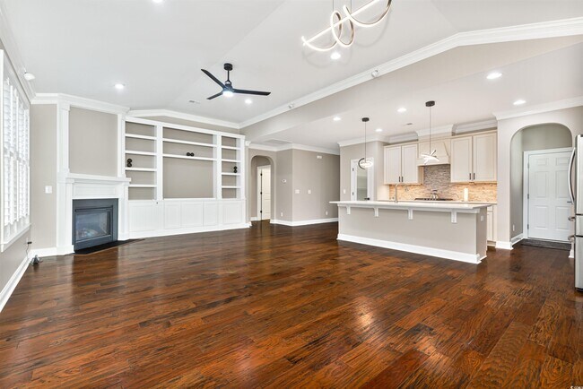 Building Photo - 1592 Buckingham Ave