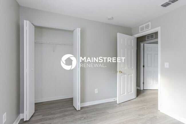 Building Photo - 3 Bedroom Pet-Friendly Home in St Petersburg, FL with Main Street Renewal
