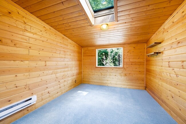 Building Photo - 2299 S Beaver Creek Rd