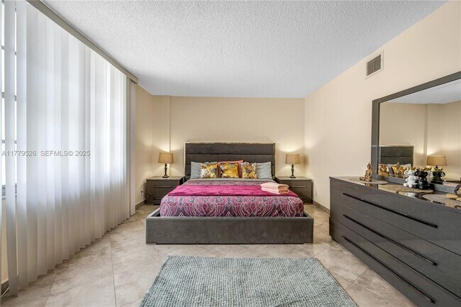 Building Photo - 3725 S Ocean Dr