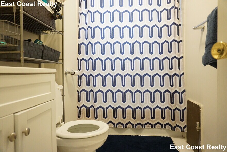 Building Photo - 76 Gordon St