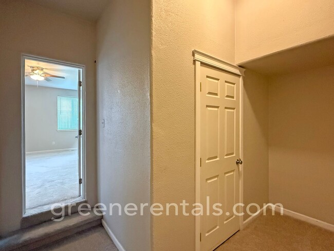 Building Photo - 4BR/2.5BA with Bonus Loft and Den in Lacey