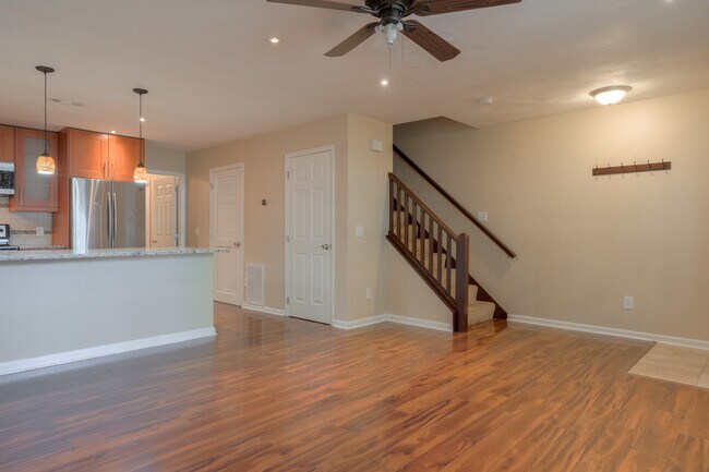 Building Photo - 846 Patrick Henry Dr