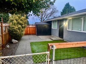 Building Photo - 6722 S Monroe St