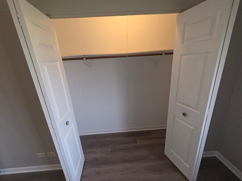 Master Closet - 400 Echo Ln