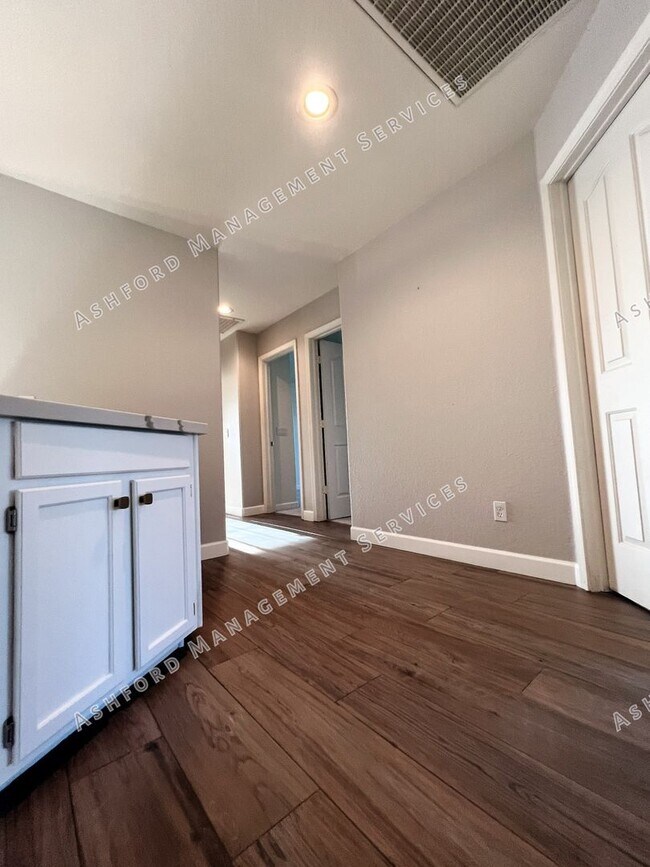 Building Photo - RAY RANCH 4 BEDROOMS 3 BATH WITH POOL AND SPA IN LARGE YARD