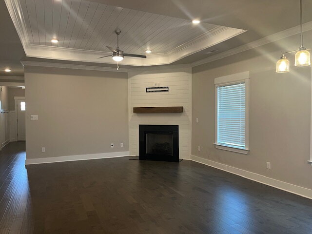 Building Photo - 14741 Greenleaf Dr
