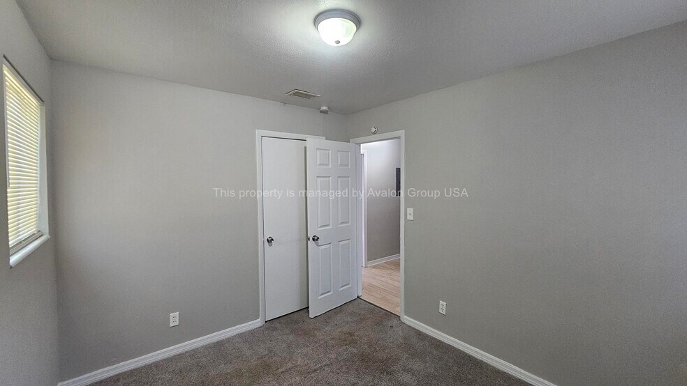 Building Photo - 6809 Miss Muffet Ln S
