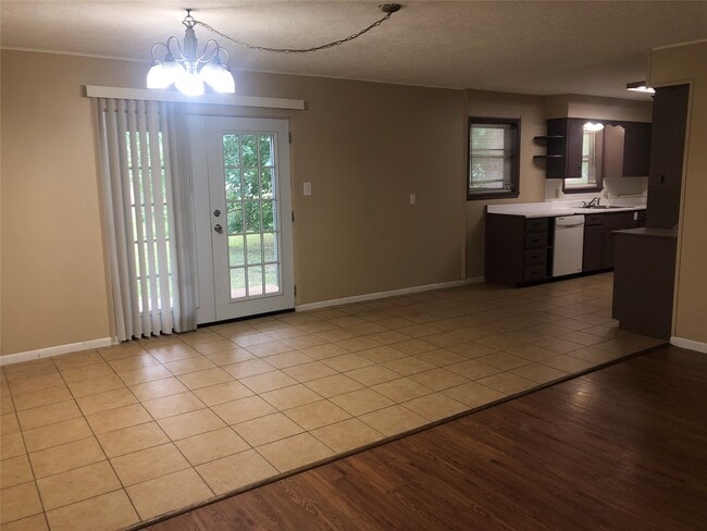 Building Photo - 307 Moss Hill Ln