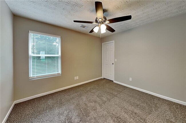 Building Photo - 231 Waterbury Way