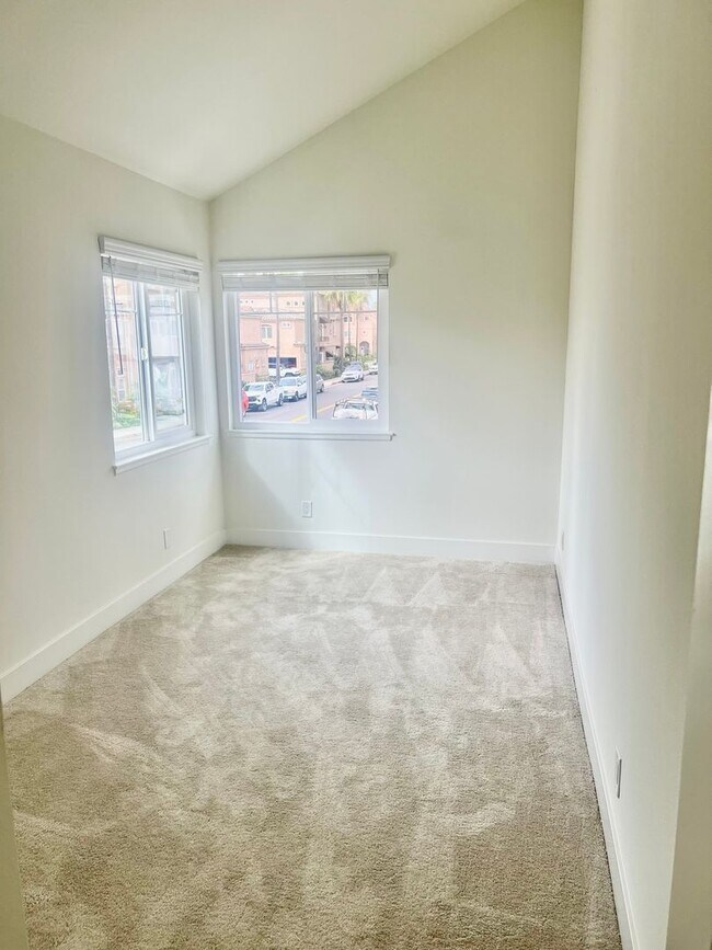 Building Photo - 202 18th St