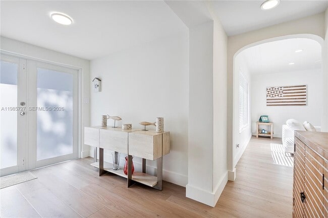 Building Photo - 10801 Peachtree Dr