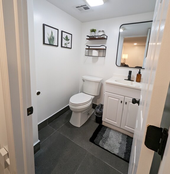 Building Photo - 7690 Barkwood Dr