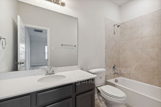 Building Photo - 1833 Meadow Trail Ln