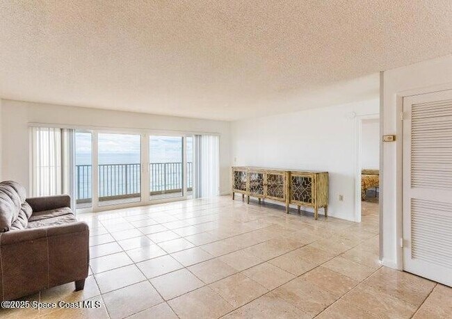 Building Photo - 1095 N Hwy A1A