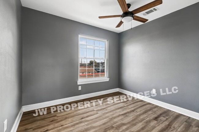 Building Photo - 2632 Annette St