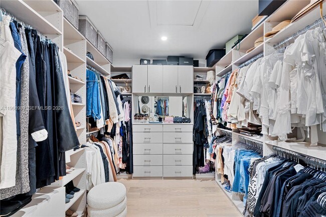 Building Photo - 9301 SW 93rd Ave