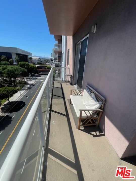 Building Photo - 388 E Ocean Blvd